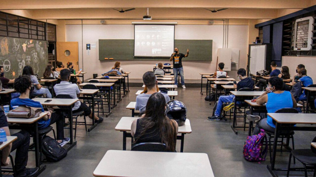 Palestra com profissionais do mercado de design gráfico no UNIVEM